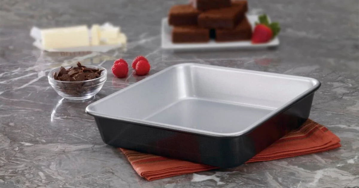 Chef's Classic™ Nonstick 9" Square Cake Pan